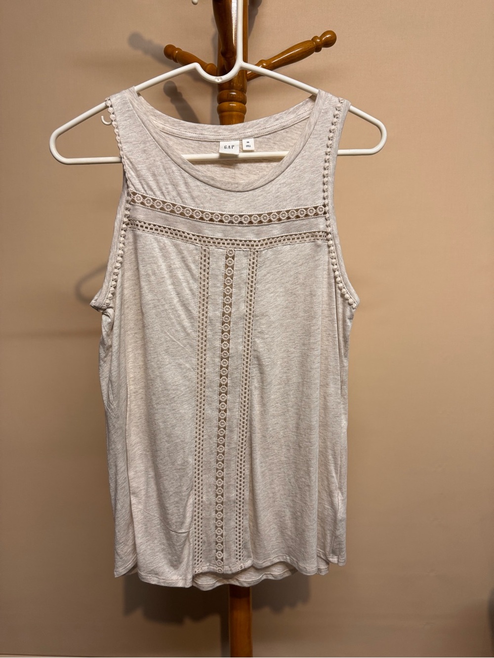 Women’s GAP Heathered Oatmeal Crochet-Detail Sleeveless Tank. Size XS